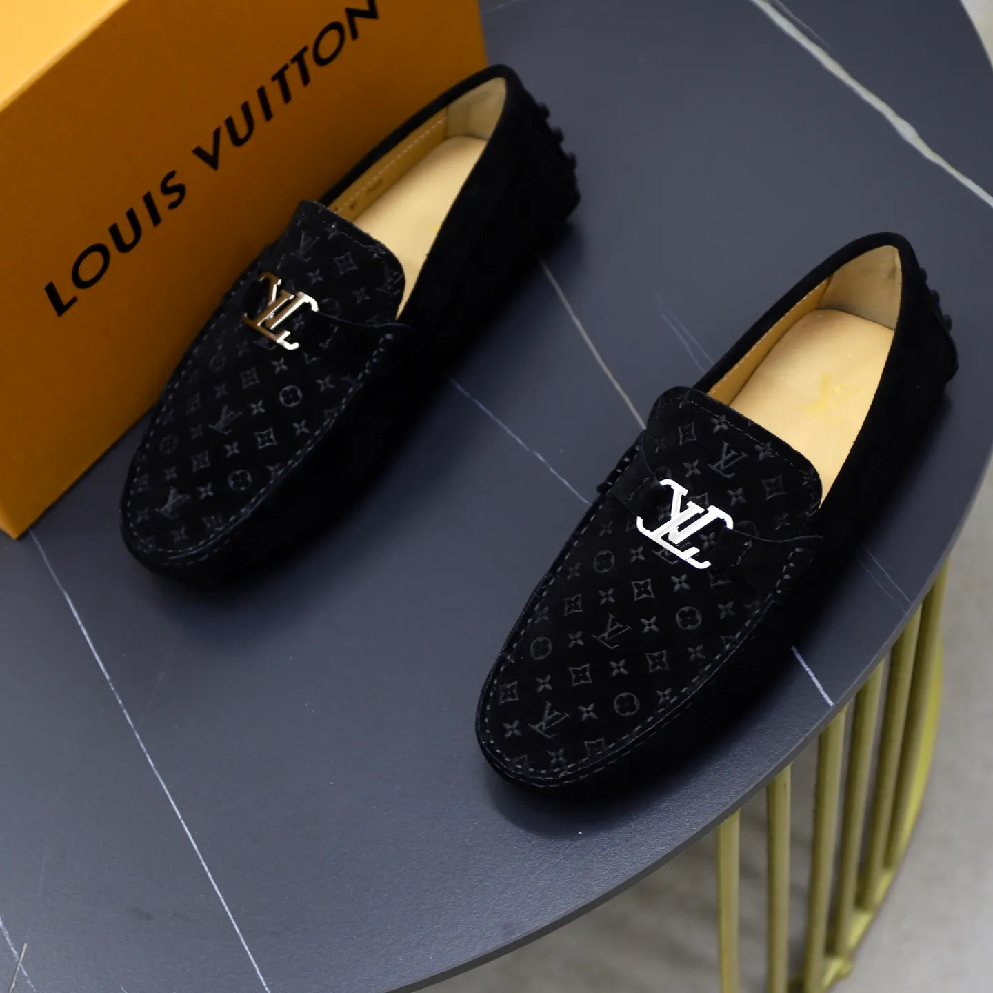 Ex-factory price: 480💰【LV】Louis Vuitton ⚠️High-end men’s driving and pedal series ⚠️38-44 (customized for 45) ⚠️All original cowhide leather! Thick and soft! Made entirely of calfskin lining! The latest non-slip beanie sole! Three-dimensional package technology! Fashionable and classic! Handicrafts! Original high quality! Feel free to compare!